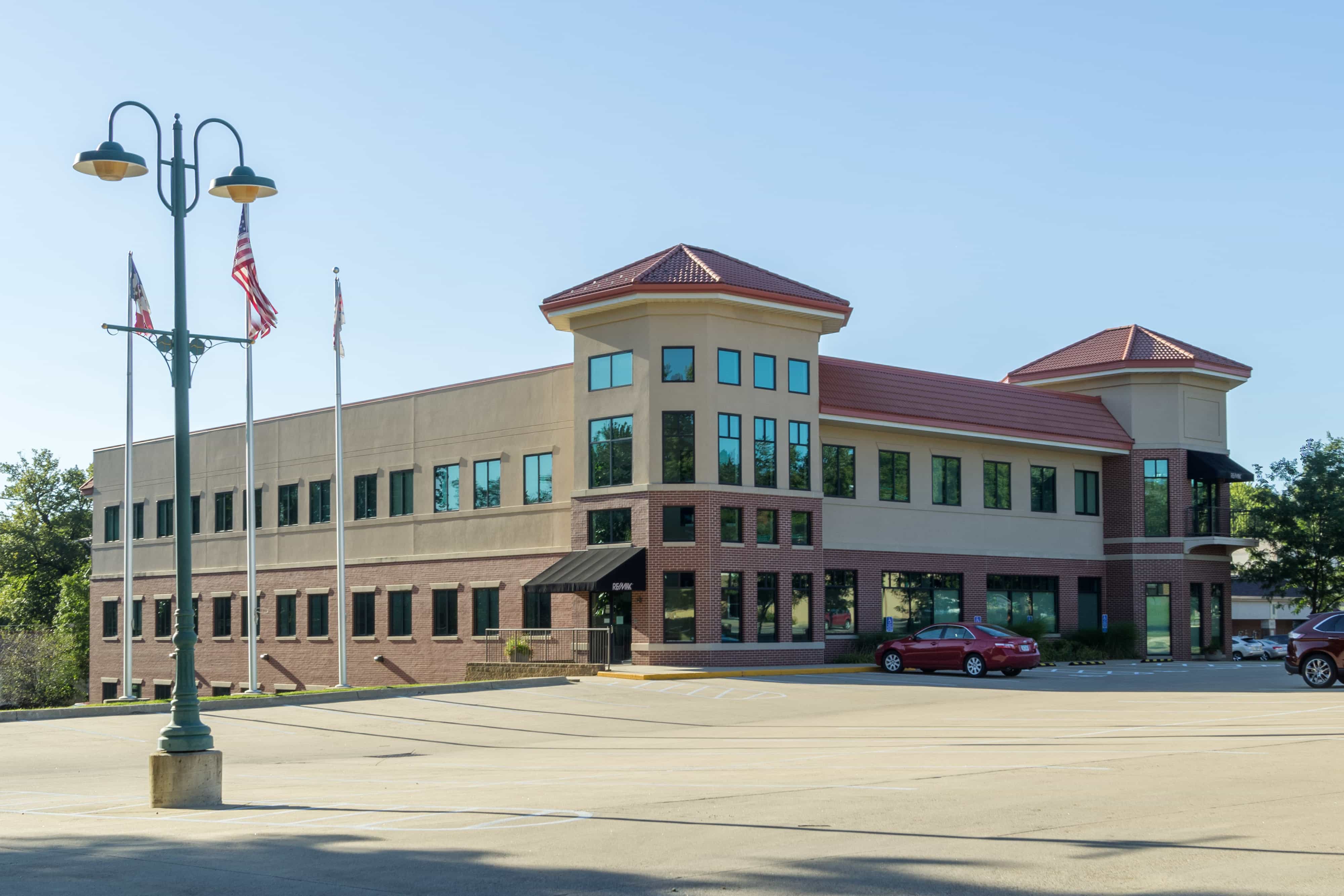 WH RE-MAX Office (3 of 4)